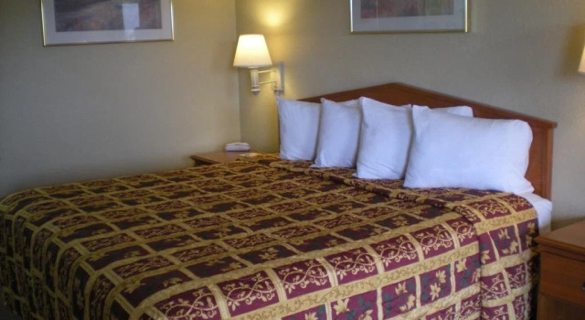 Days Inn Phoenix West, Забронировать Отель  