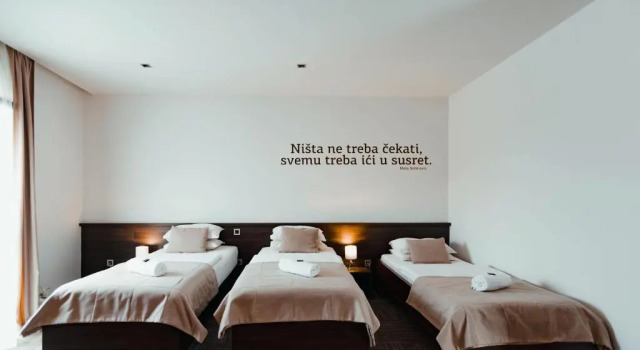 Трёхместный номер Standard Hotel Emporium