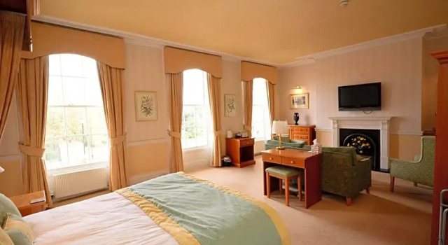 Номер Executive The Crescent Hotel