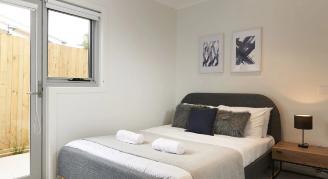 Sleek and Spacious Flat, Book Hotel  