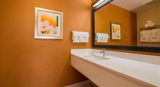 Четырёхместный номер Standard Fairfield Inn & Suites by Marriott Greenwood