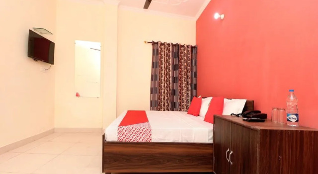 OYO 27670 Ts Hotel, Rezerwuj Hotel Amritsar Punjab