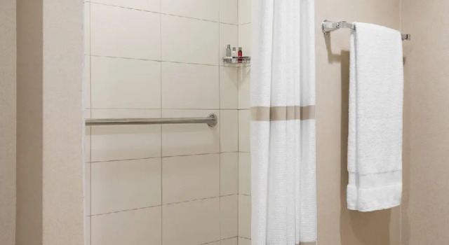 Четырёхместный номер Standard Long Island Marriott Hotel