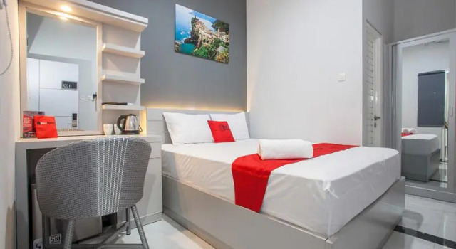 Camelia Boarding House by RedDoorz, Rezerwuj Hotel Hotele 3-gwiazdkowe w Malang, w pobliżu Universitas Brawijaya Malang, 3*
