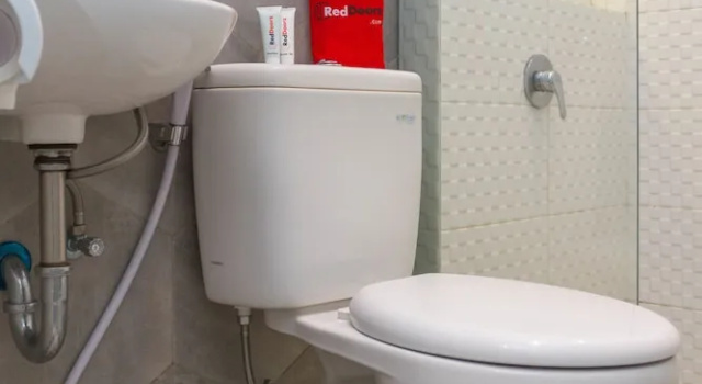 Двухместный номер Standard RedDoorz Premium @ The Batik Hotel Moh. Toha