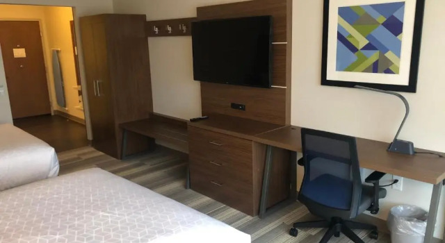 Четырёхместный люкс Holiday Inn Express & Suites - Madison West - Middleton by IHG