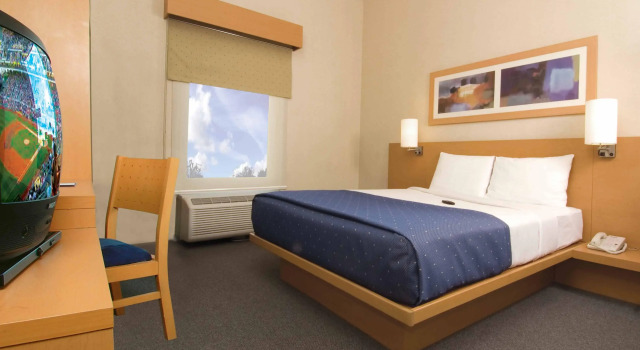 City Express Toluca, Book Hotel Hoteller i State of Mexico med parkering, Parkering