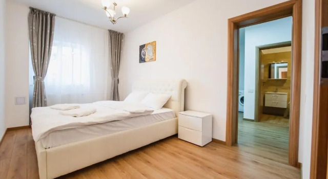 Spacious & Bright 2 bedroom Central Apartment, Varaa Huoneisto Oradea 