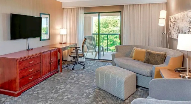 Двухместный люкс c 1 комнатой Courtyard by Marriot Cranbury South Brunswick