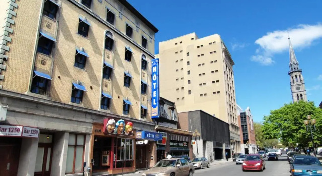 Hotel St-Denis, Rezerwuj Hotel Hotele w Montreal z parkingiem, w pobliżu Quebecor, Parking