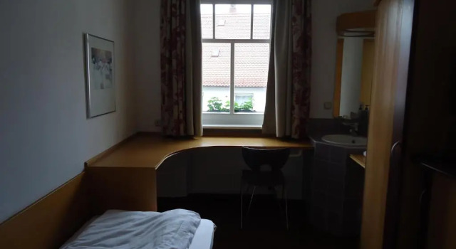 Hotel und Brauereigasthof Kaiserdom, Varaa Hotelli Hotellit Baijeri pysäköinnillä, Pysäköinti