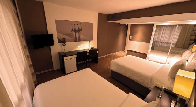 Одноместный номер Standard с балконом Kubitschek Plaza Hotel