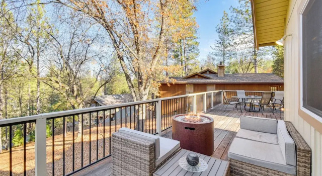 Коттедж Deck + Fire Pit: Pine Mountain Lake Getaway!