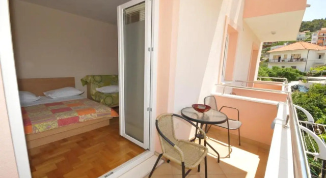 Студия с балконом Apartments Belas