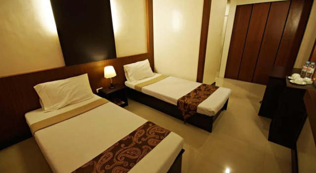 Pacific Palm Suites