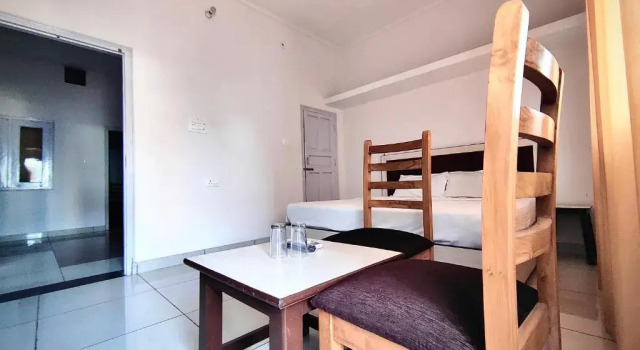 OYO 28196 Hotel Corbett Radiance, Rezervovat Hotel Ramnagar Uttarakhand