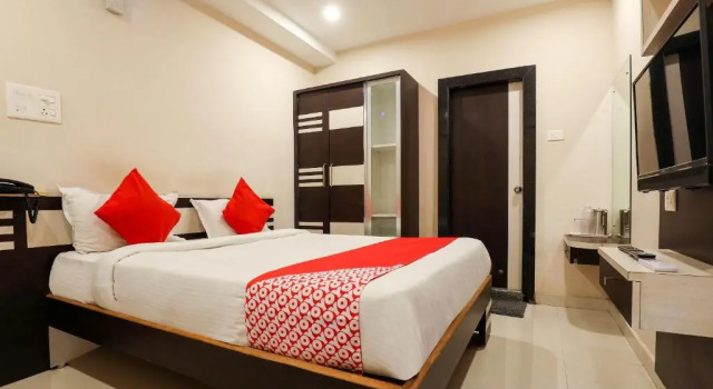 Люкс OYO 9804 Hotel SR Residency