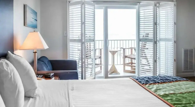 Двухместный номер Standard с балконом Island Inn & Suites, an Ascend Collection Hotel