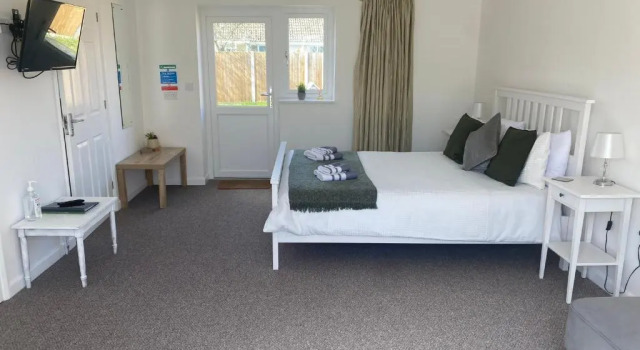 Number 7 - Lytton Tree Lodge, Reydon, Southwold, Забронировать Отель Саутволд Суффолк, рядом с Pier