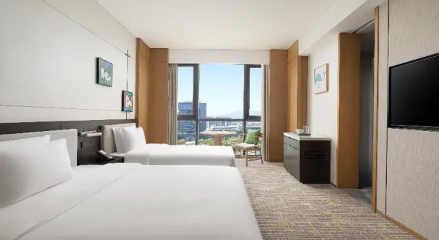 Четырёхместный номер Standard Holiday Inn Ningbo Xiangshan Damu Bay by IHG