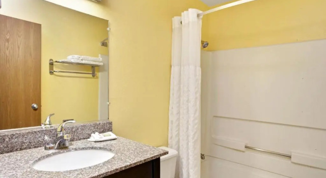 Четырёхместный номер Standard Super 8 by Wyndham Romeoville Bolingbrook