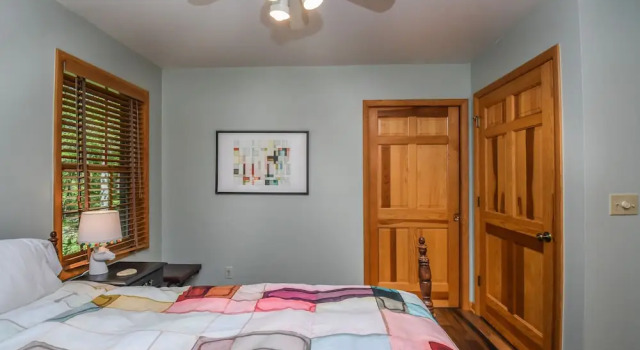 Swimming Bear Lodge 4 Bedroom House, Buchen Sie Ferienhaus Hotels in Maryland mit Parkplatz, Parkplätze