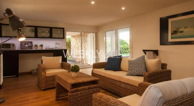 Villa Sitges Tupinetti Beach at 1 min walk Amaizing Garden and View Center Sitges 5 minutes walk NO NEED CAR, Забронировать Вилла Отели Ситжес с парковкой, рядом с Церковь Св. Варфоломея и Св. Текли, Парковка