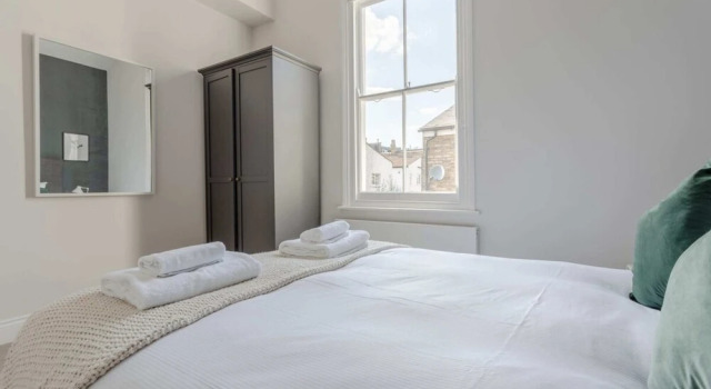 Stunning 3 Bedroom 2 Bath in Fantastic Location