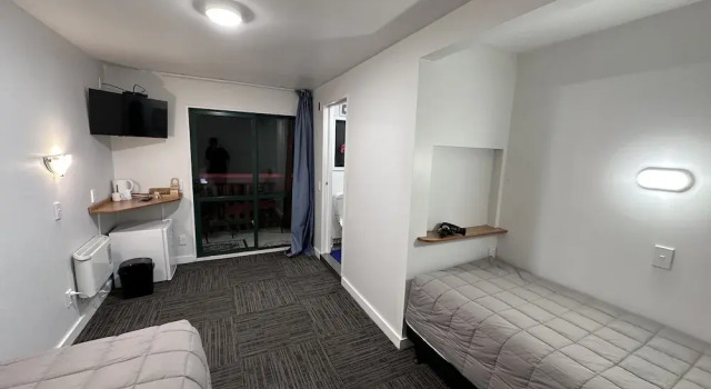Номер Comfort Fox Glacier Lodge