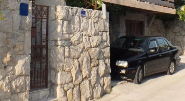 Mirja - Only 50 m From sea - A2, Rezerwuj Hotel Hotele w Split-Dalmatia County z parkingiem, Parking