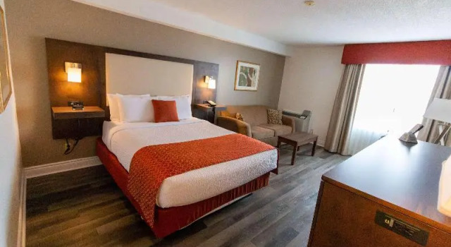 Двухместный номер Standard с балконом Best Western Smiths Falls Hotel