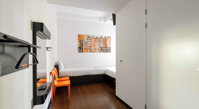Трёхместный семейный номер Standard easyHotel Amsterdam City Centre South