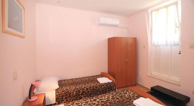 Beautiful Home in Kastel Sucurac With Wifi and 1 Bedrooms, Buchen Sie Hotel Hotels in Gespanschaft Split-Dalmatien mit Pool, Schwimmbad