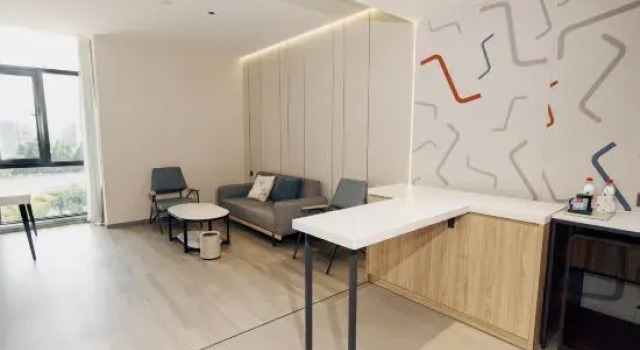 Люкс Homeinn Selected Hotel (Handan East Station Hongshang Building)