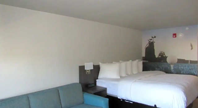 Двухместный люкс Clarion Pointe McDonough