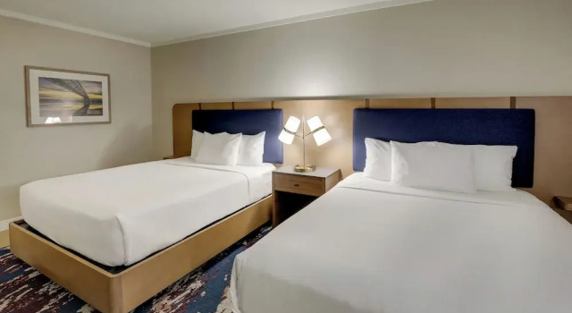 Четырёхместный номер Business The Atrium Hotel on Third