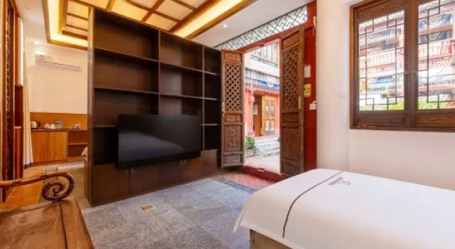 Семейный люкс с видом на внутренний двор Nanzhao Chinese Siheyuan Boutique Homestay (Weishan Ancient City)