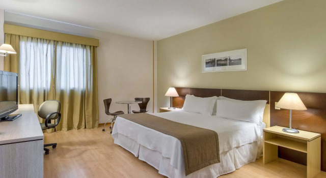 Hotel Euro Suite Curitiba Batel By Nacional Inn, Забронировать Отель Отели Куритиба с парковкой, рядом с Конгресс-центр Estacao Embratel, Парковка