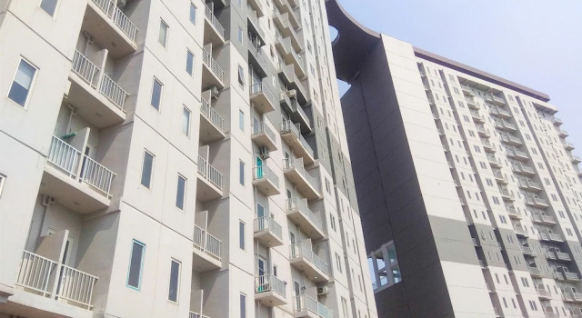 Best Location Studio Easton Apartment, Book Apartment Hotels in South Tangerang with a Pool, Swimming Pool