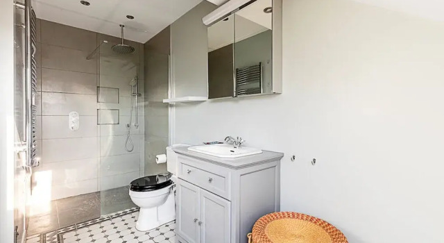 Коттедж Stylish Spacious 3-bed Home in Vibrant Bow