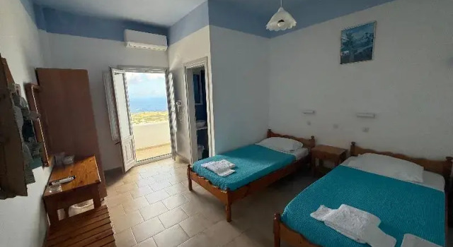 Трёхместный номер Economy с балконом Hotel Hellas