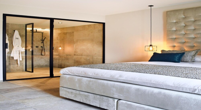 Villa With Pool & Suites for 12 Guests