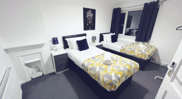 CIean and cozy quiet 3 bedroom house close to NEC and Heartland Hospital best for contractors or families, Varaa Hotelli Birmingham West Midlands