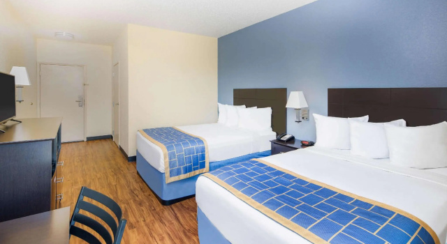 Четырёхместный номер Standard Days Inn by Wyndham Macon I-75 North