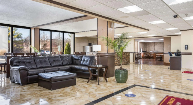 Одноместный люкс Clarion Inn & Suites Grand Rapids Airport