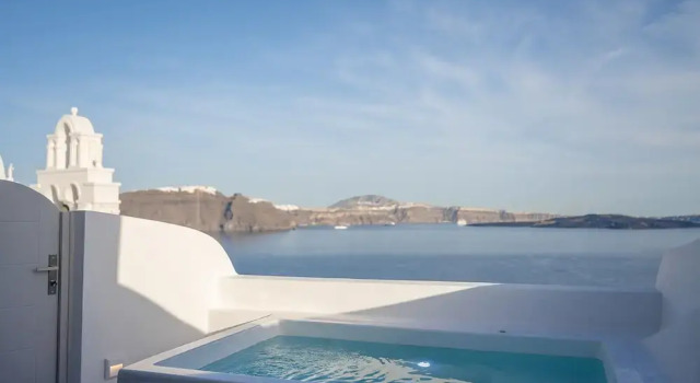 Вилла Three Domes Oia - an Iconic Collection