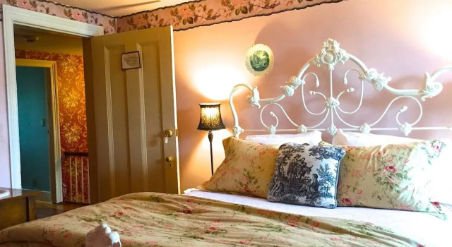 Annie Wiggins Guest House, Забронировать Гостевой дом Галена Иллинойс, рядом с Dowling House