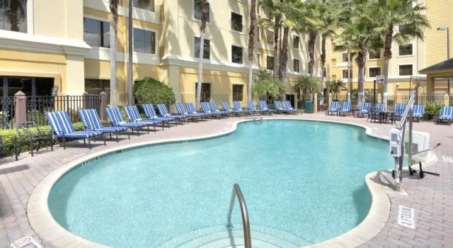 Полулюкс staySky Suites I-Drive Orlando Near Universal