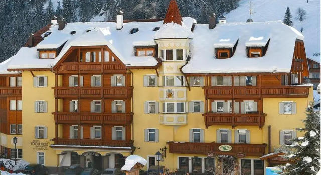 Hotel Corona Krone, Забронировать Отель Отели Сельва-ди-Валь-Гардена с парковкой, рядом с Бугельный подъёмник Кадепунт, Парковка