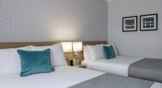 Четырёхместный номер Standard с видом на воду Crowne Plaza Liverpool City Centre by IHG